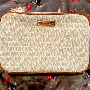 Michael Kors crossbodies LG EW Crossbody NWT